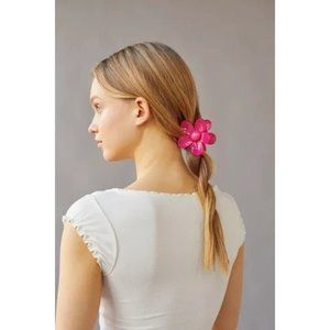 Urban Outfitters Pink Bloom Flower Claw Clip NEW IN PACKAGE